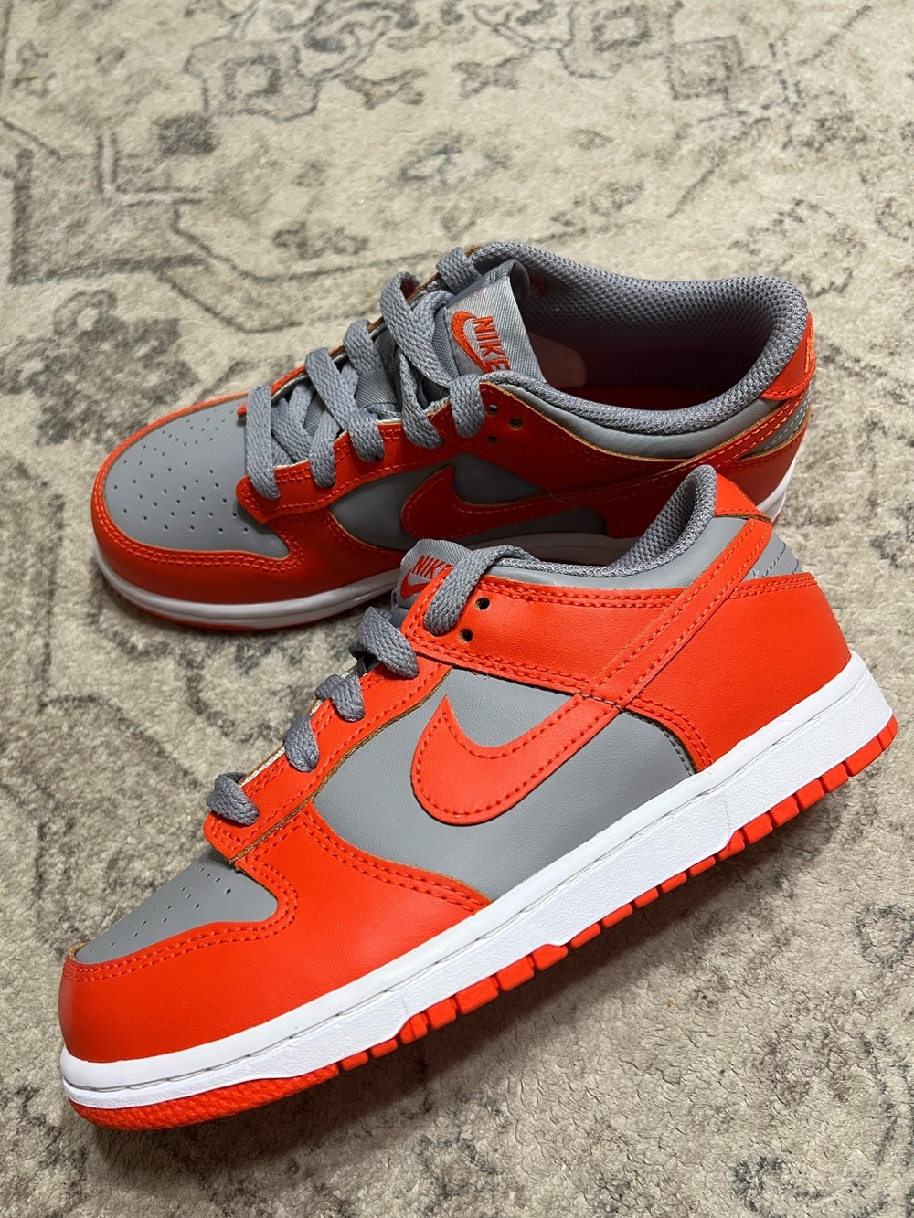 Nike Dunk Low sneakers Cement Grey/Team Orange 2.5 youth